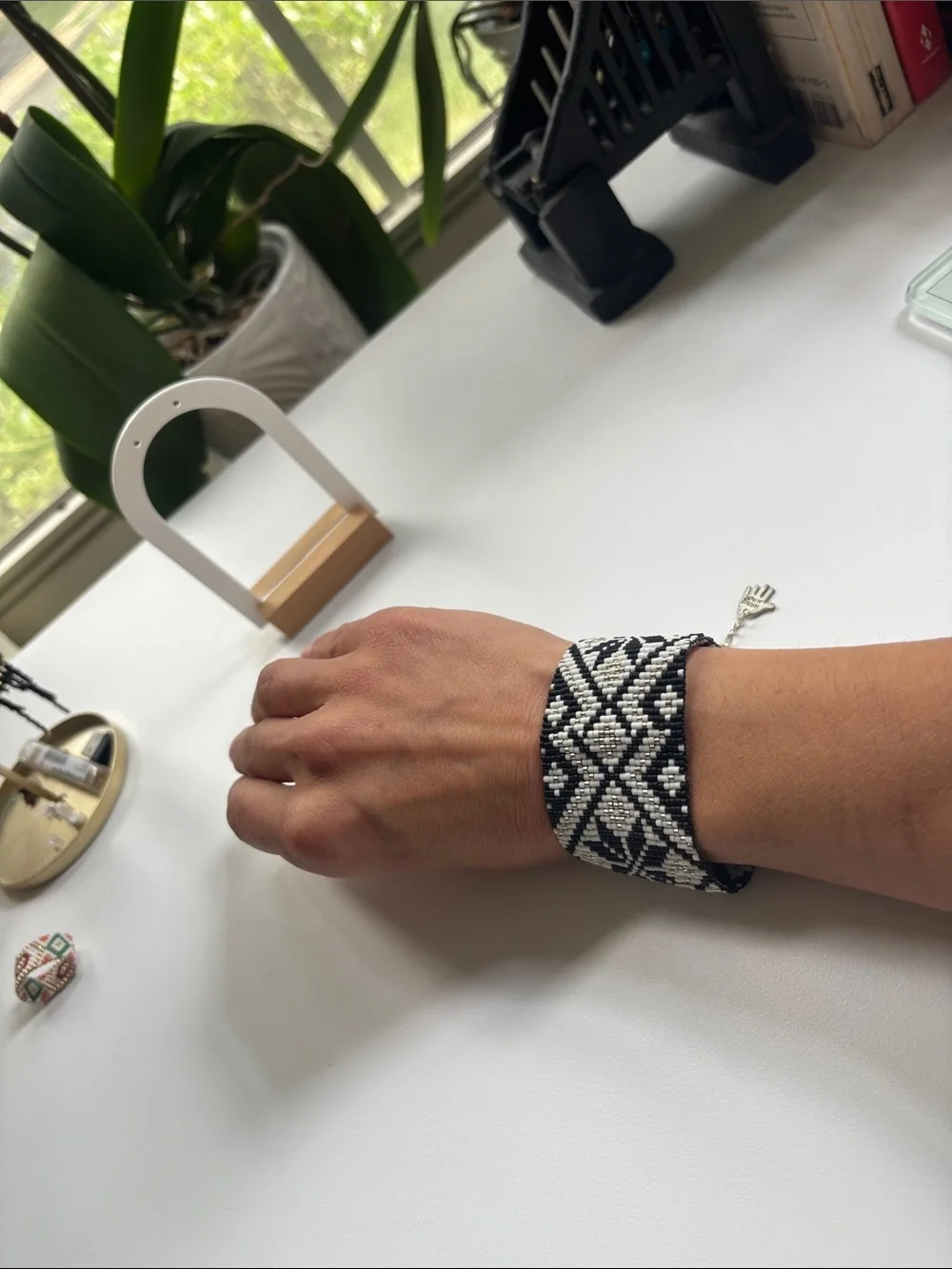 Black & White Geometric Beaded Wristband - Fashion Wearable